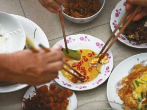 Khuẩn HP có thể lây qua đường ăn uống