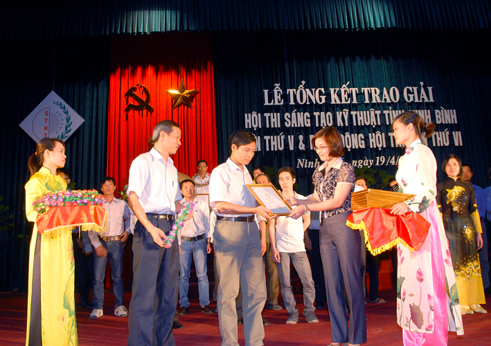 lương y Phạm Ngọc nhận giải khoa học sáng tạo