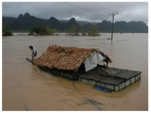 khúc ruột miền Trung đang bị chìm trong biển lũ