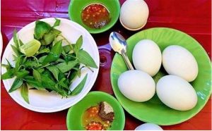 ai nên và không nên ăn trứng vịt lộn